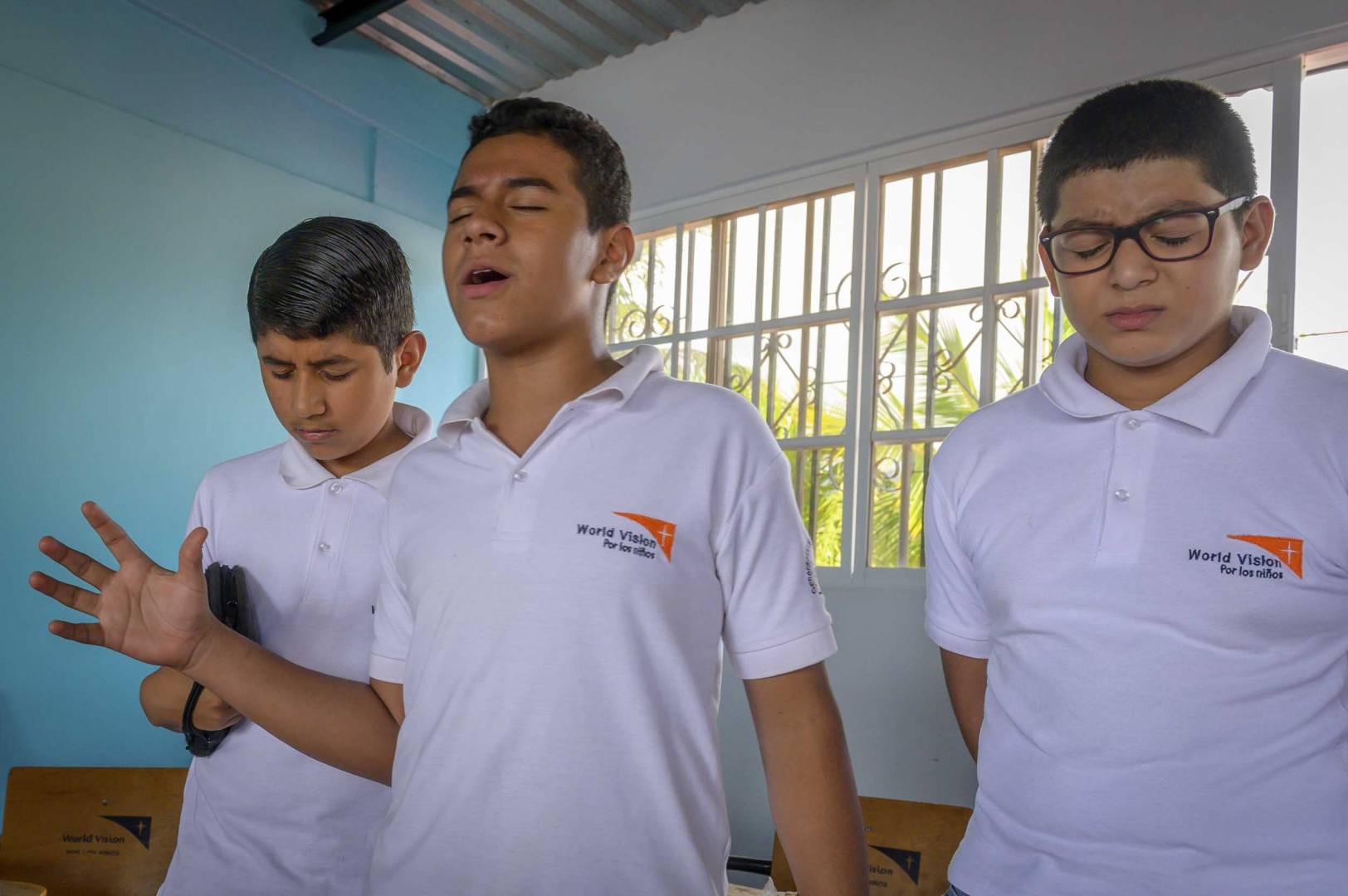 In Tegucigalpa, Honduras, a group of preteens and teenagers gather faithfully to pray for their community, nation, and each other.